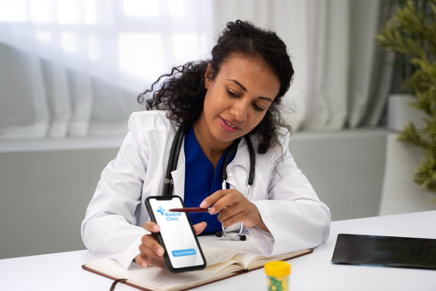 Mobile accessibility of AI medical scribe enabling clinicians to manage clinical documentation anywhere, USA